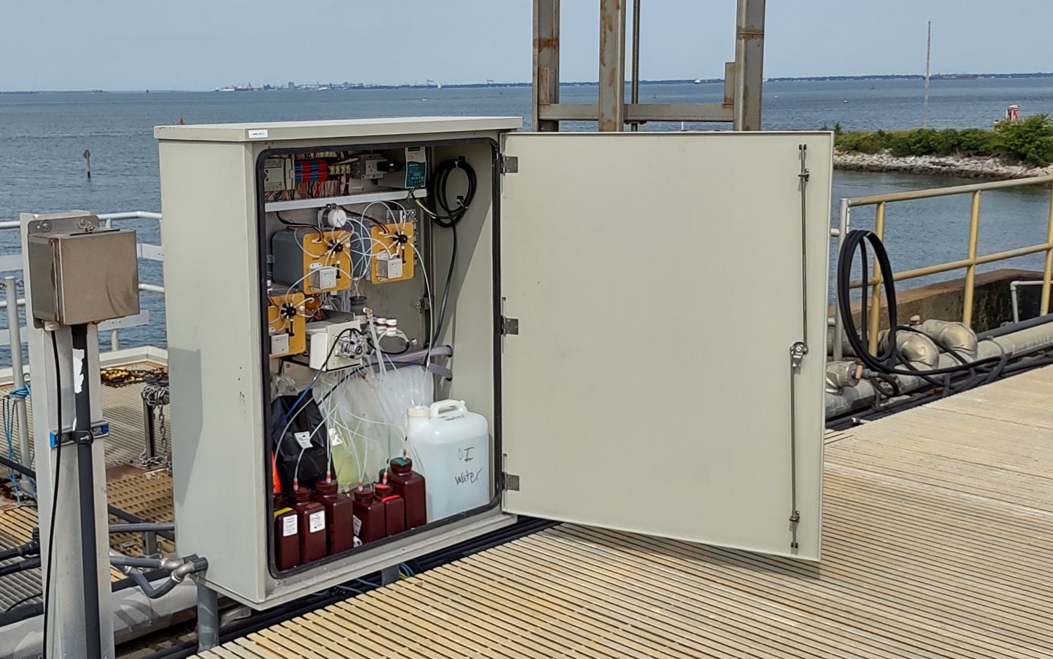 Jarbalyzer cabinet open at a waterside HRSD installation